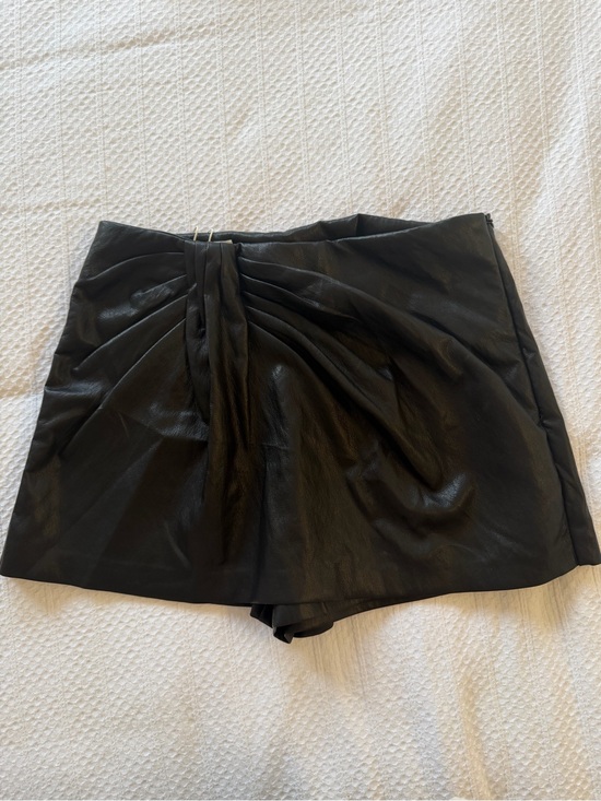 Zara Pants - Zara black Faux Leather Draped Mini Skort
